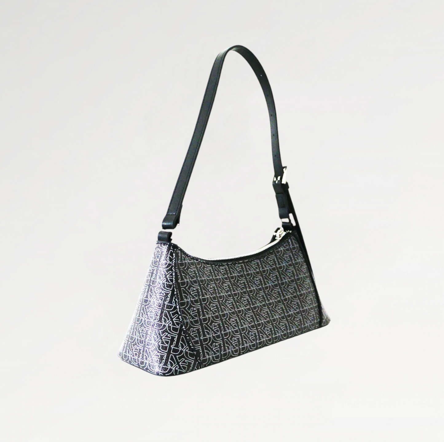 rebelle-sac-a-main-rcdp-pyra-sac-a-main-creator-chic-cuir-vegan-monogramme-luxe-fashion-recycle-mode-noir-femme-love-belle-elle-coeur-pirate-caraibe-design-pyramide