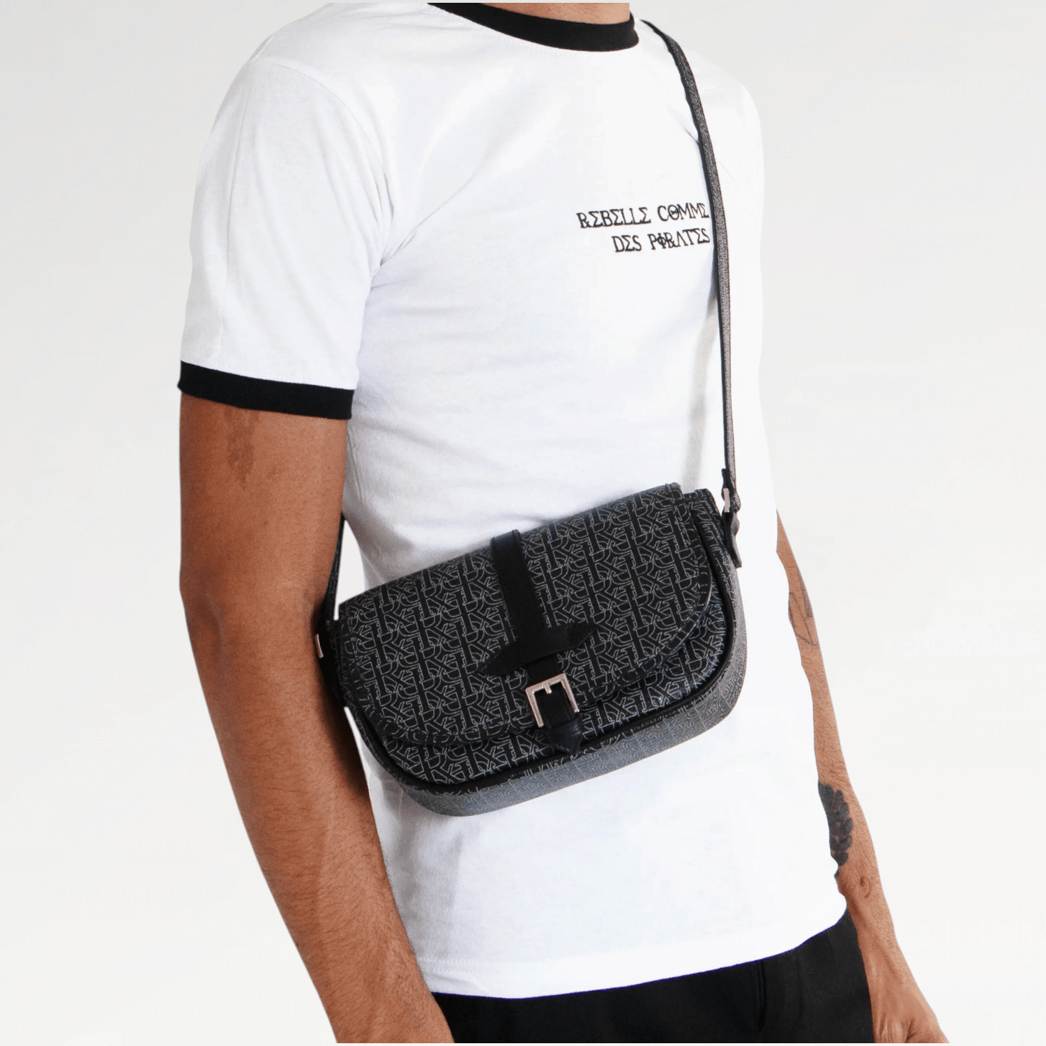 sac-bandouliere-rcdp-saint-louis-sacs-bandouliere-cross-cuir-vegan-monogramme-crossbody-shoulderbag-man-woman-new-collection-bag-sac-black-leather-france-hand-made-custom-designer-love-amour-chrome-heart-pirate-rebelle-comme-mode